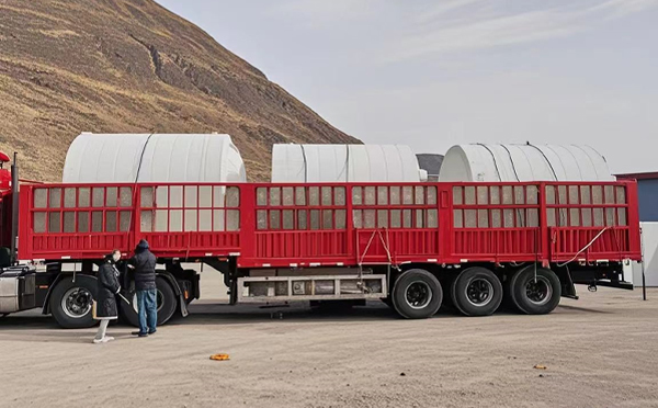 麦积塑料桶装车完毕准备运输中