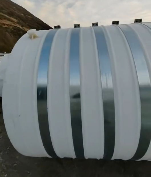 圆形麦积塑料桶批量交付案例：结构稳定，适配多行业液体储运需求